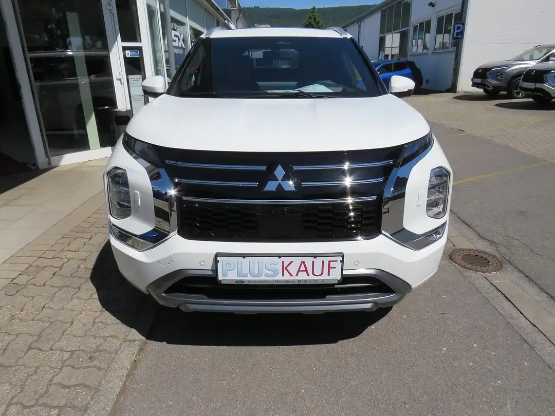 Mitsubishi Outlander - Thumbnail 5