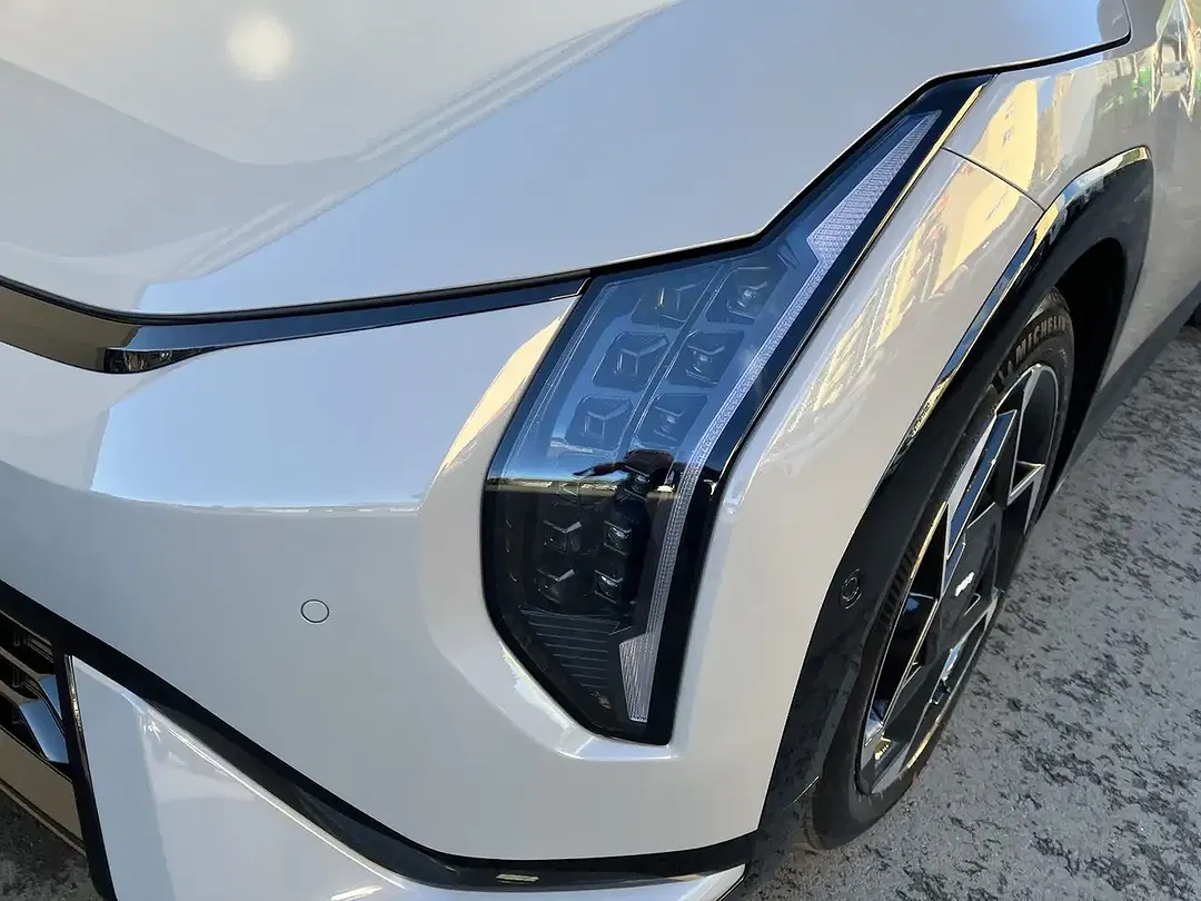 Kia EV4 - Thumbnail 12