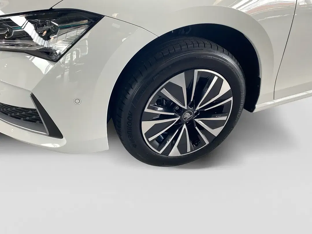 Skoda Superb - Thumbnail 4