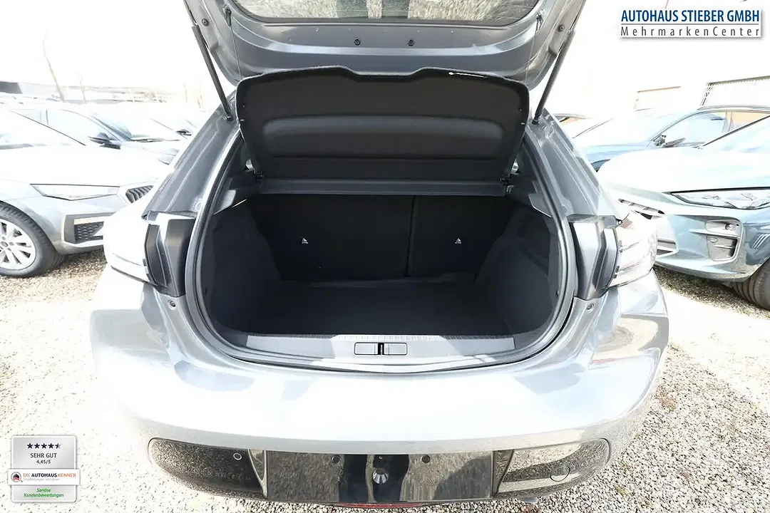 Peugeot 208 - Thumbnail 11