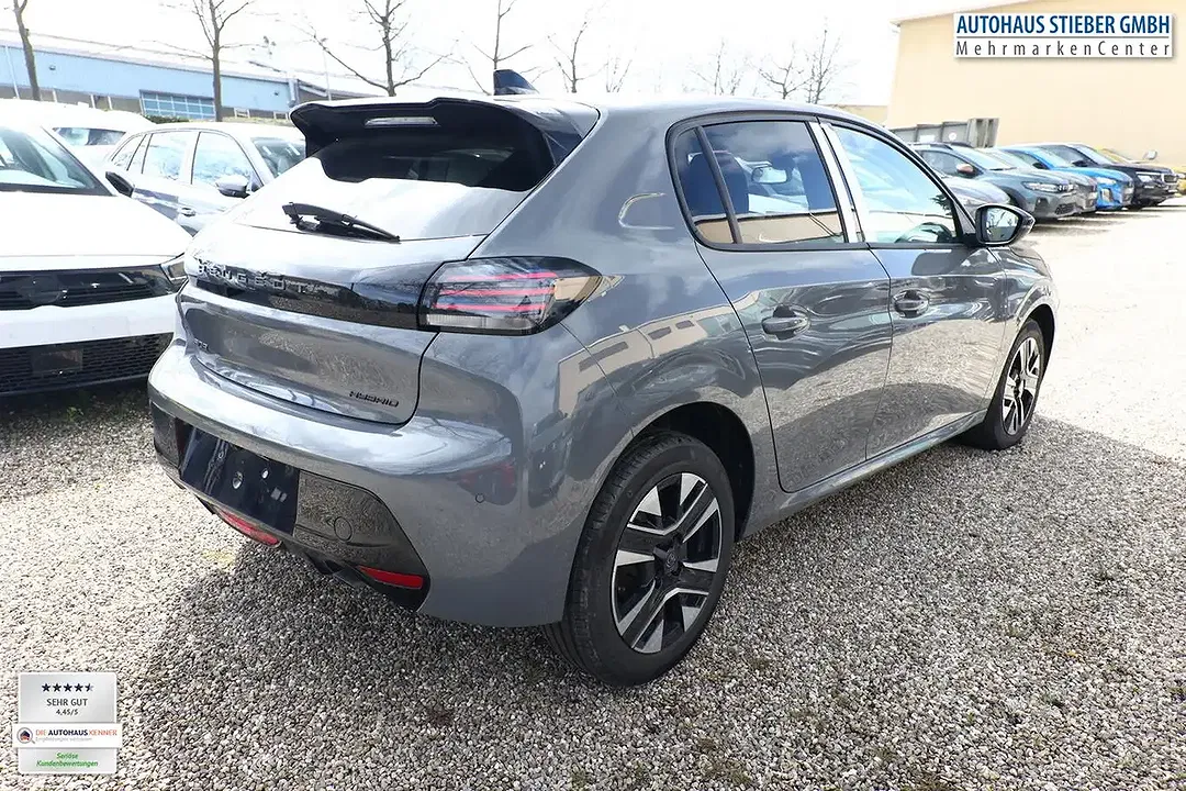 Peugeot 208 - Thumbnail 3