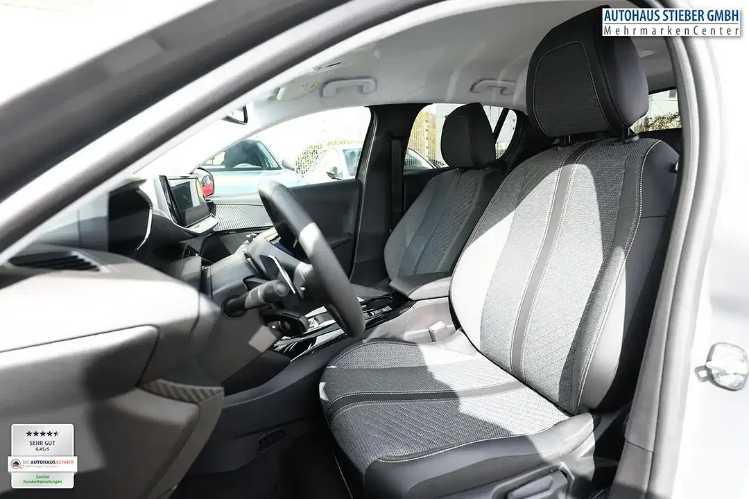 Peugeot 208 - Thumbnail 6
