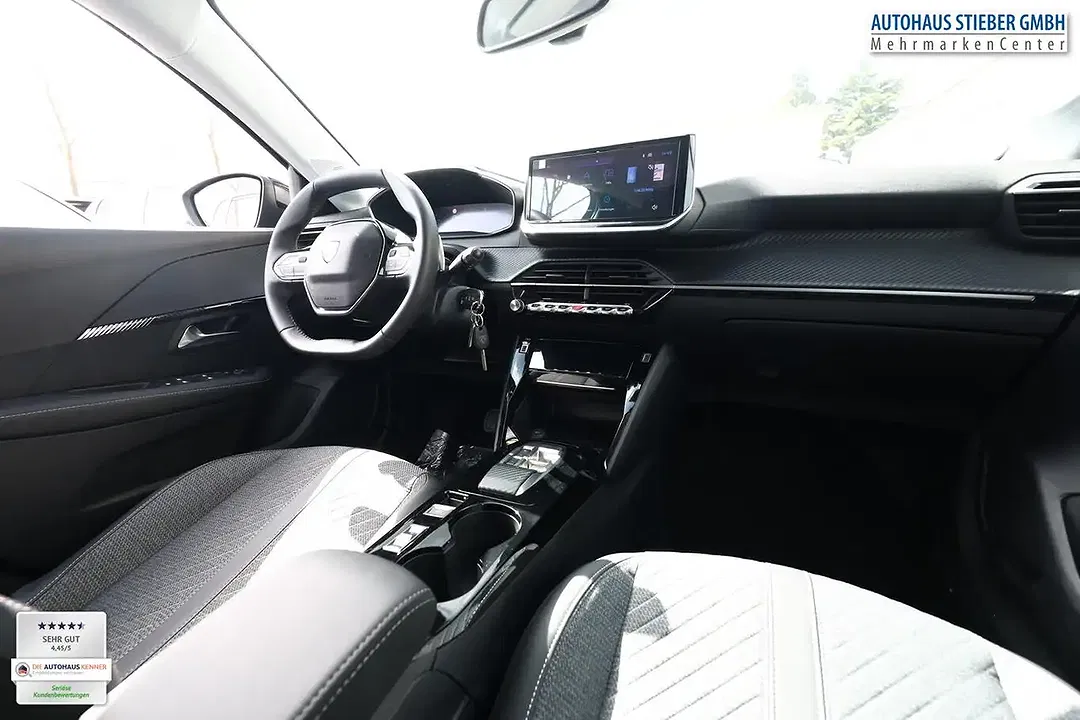Peugeot 208 - Thumbnail 9