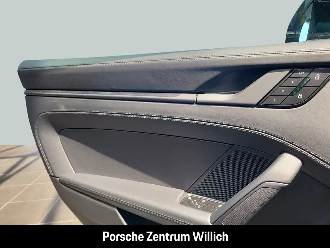 Porsche 992 - Thumbnail 12