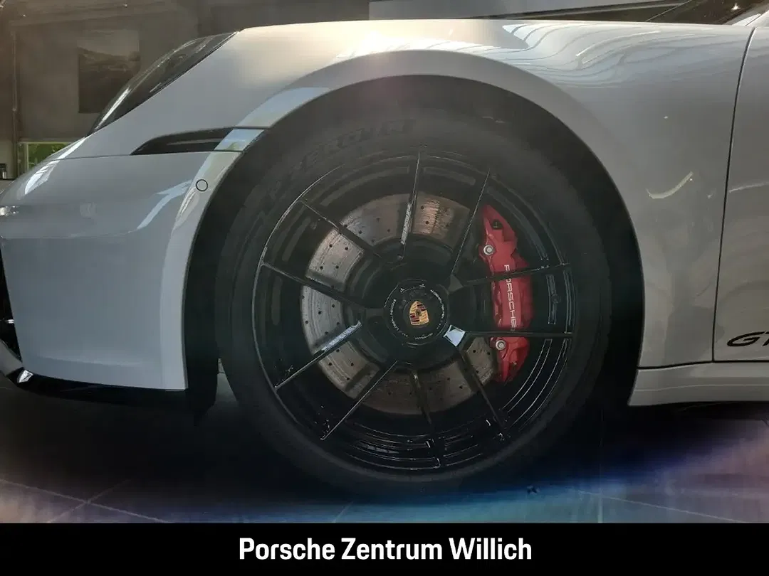 Porsche 992 - Thumbnail 6