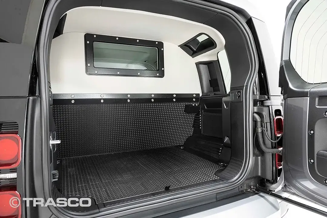 Land Rover Defender - Thumbnail 6