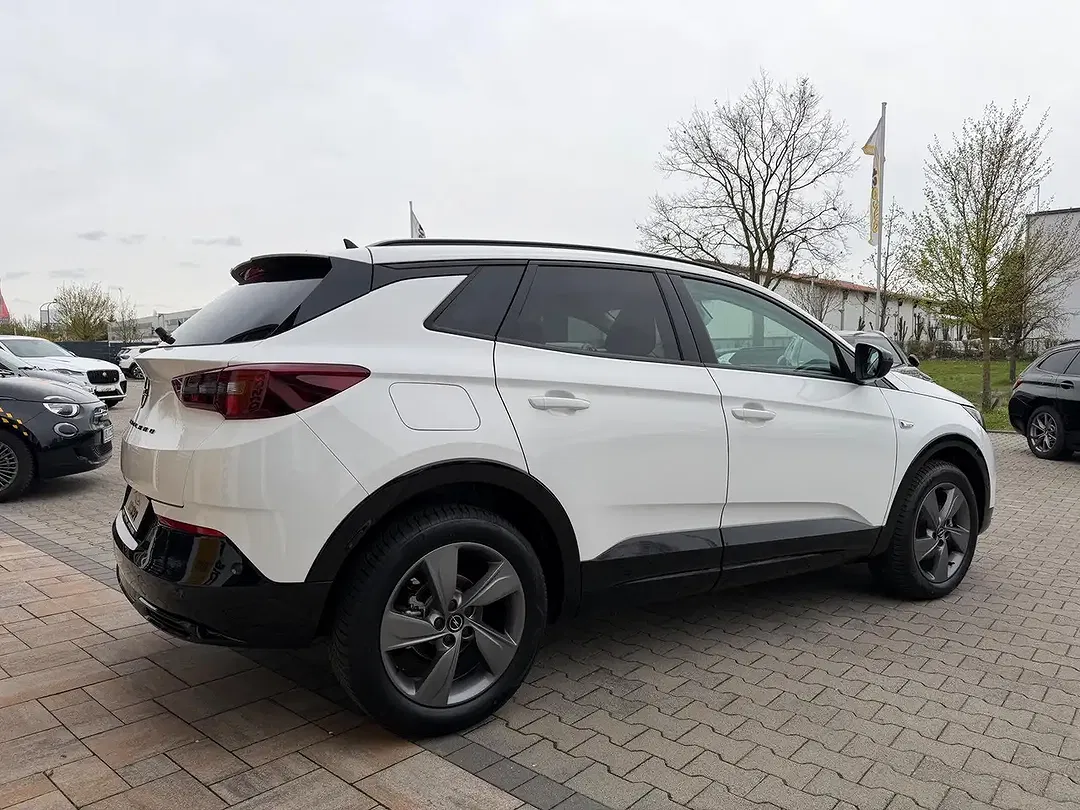 Opel Grandland - Thumbnail 3