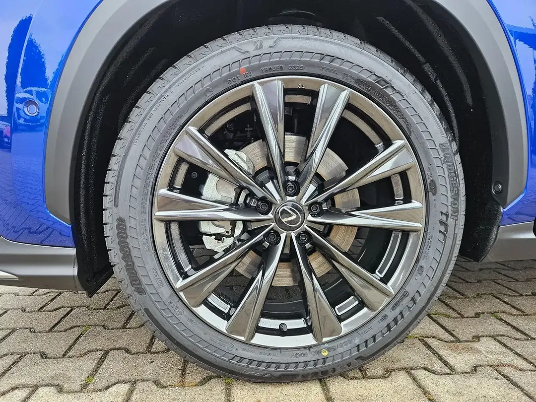 Lexus NX 450h+ - Thumbnail 4