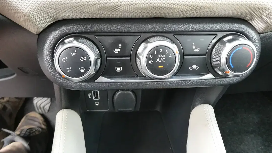 Nissan Micra - Thumbnail 10