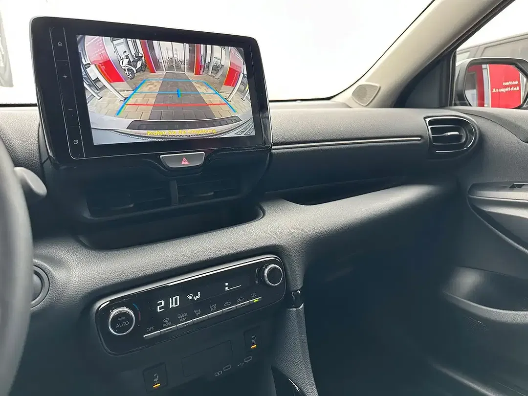 Toyota Yaris - Thumbnail 14