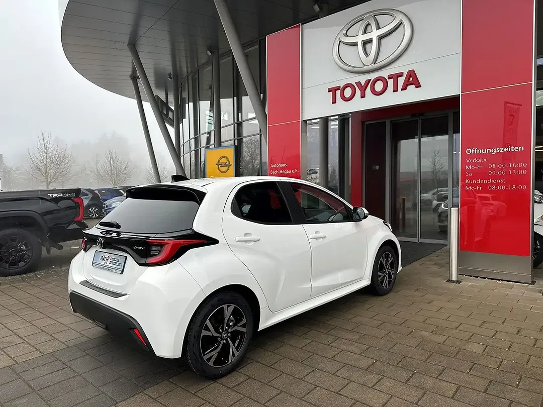 Toyota Yaris - Thumbnail 6