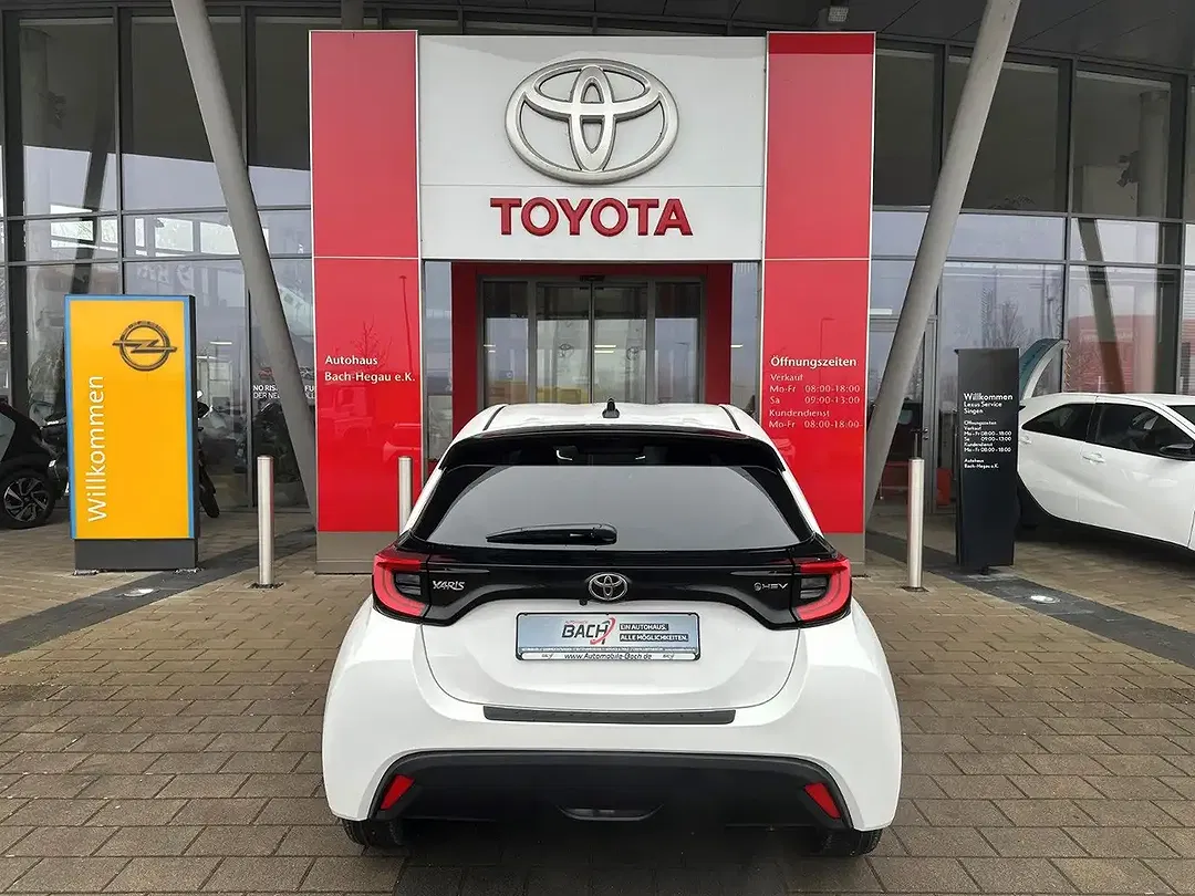 Toyota Yaris - Thumbnail 7