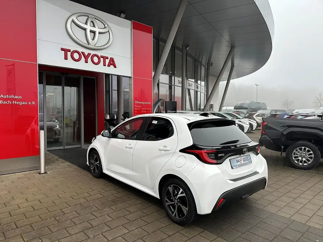 Toyota Yaris - Thumbnail 8