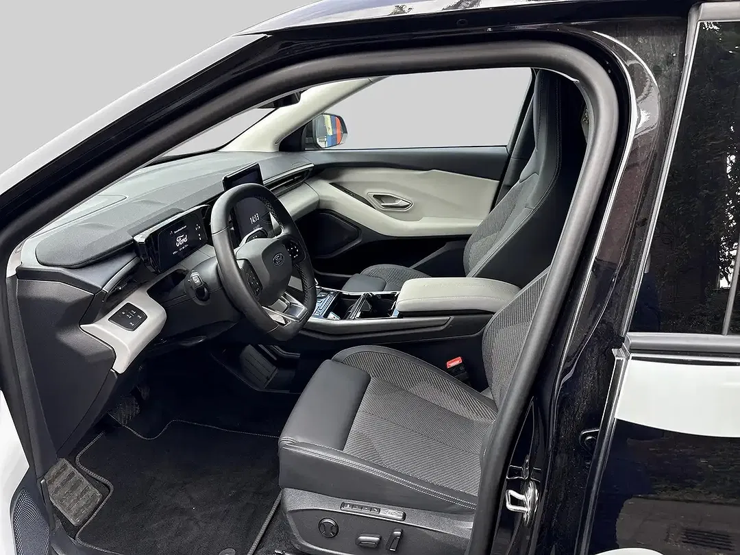 Ford Explorer - Thumbnail 8