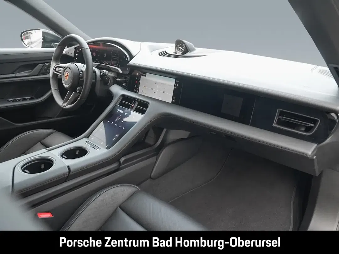 Porsche Taycan - Thumbnail 12