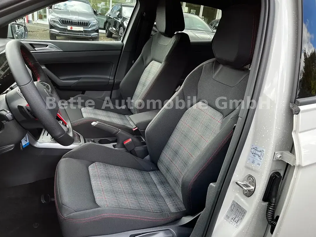 Volkswagen Polo - Thumbnail 10