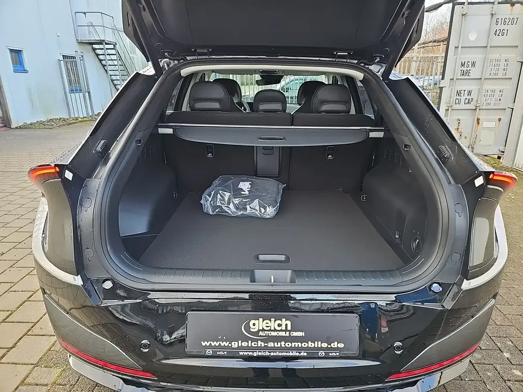 Kia EV6 - Thumbnail 12