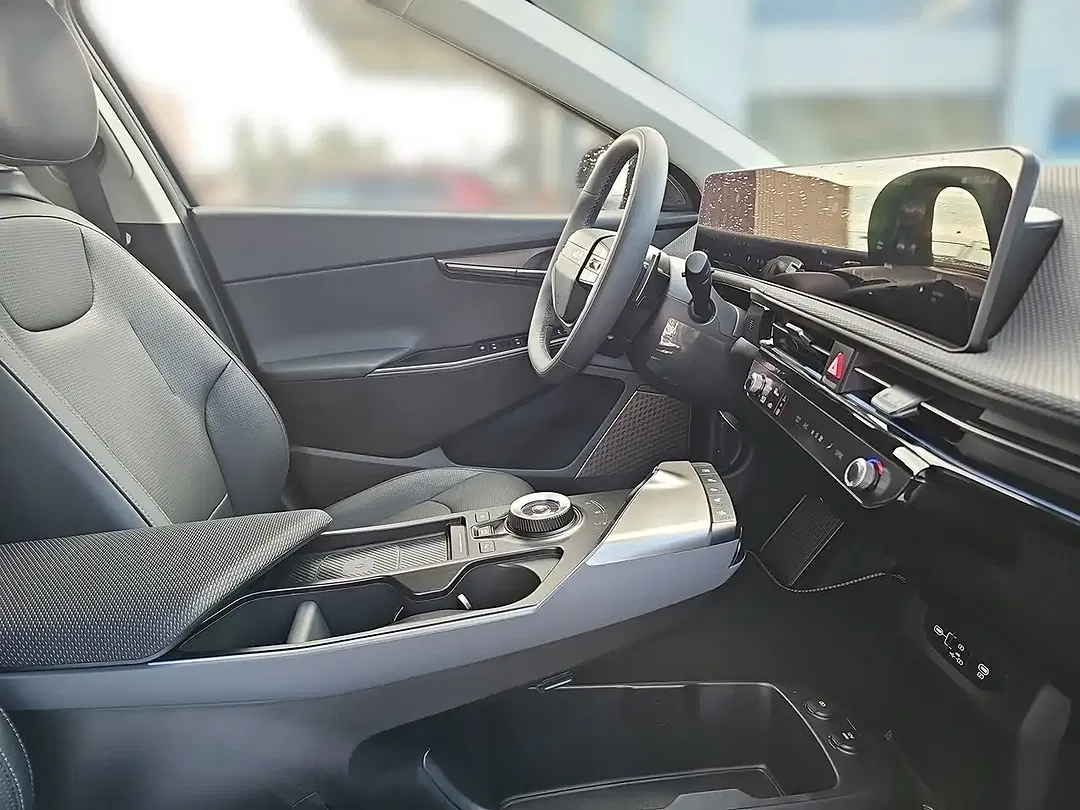 Kia EV6 - Thumbnail 15