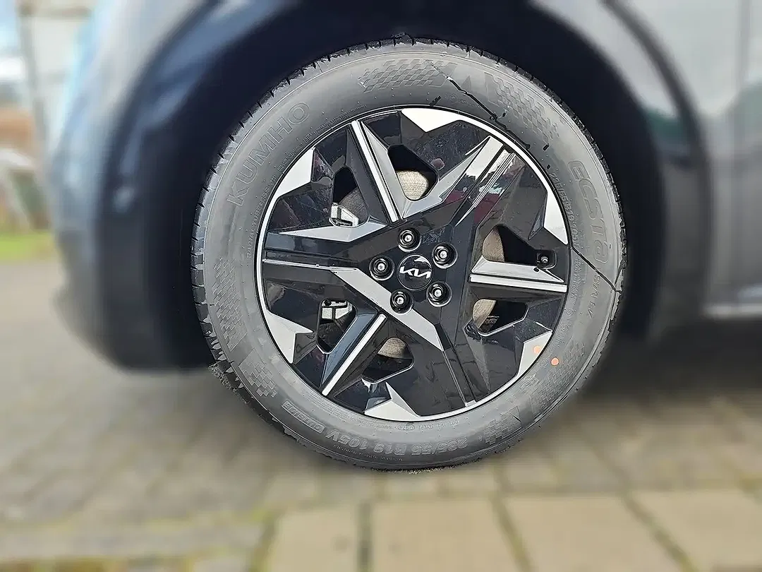 Kia EV6 - Thumbnail 4