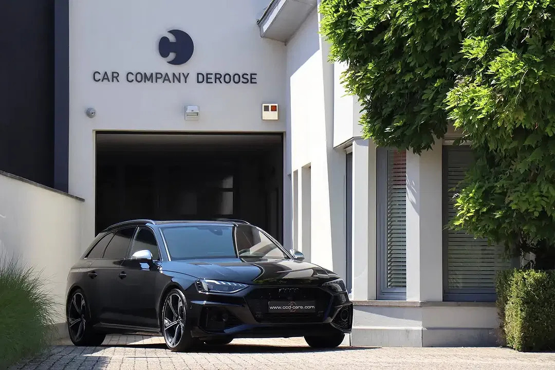 Audi RS4 - Thumbnail 1