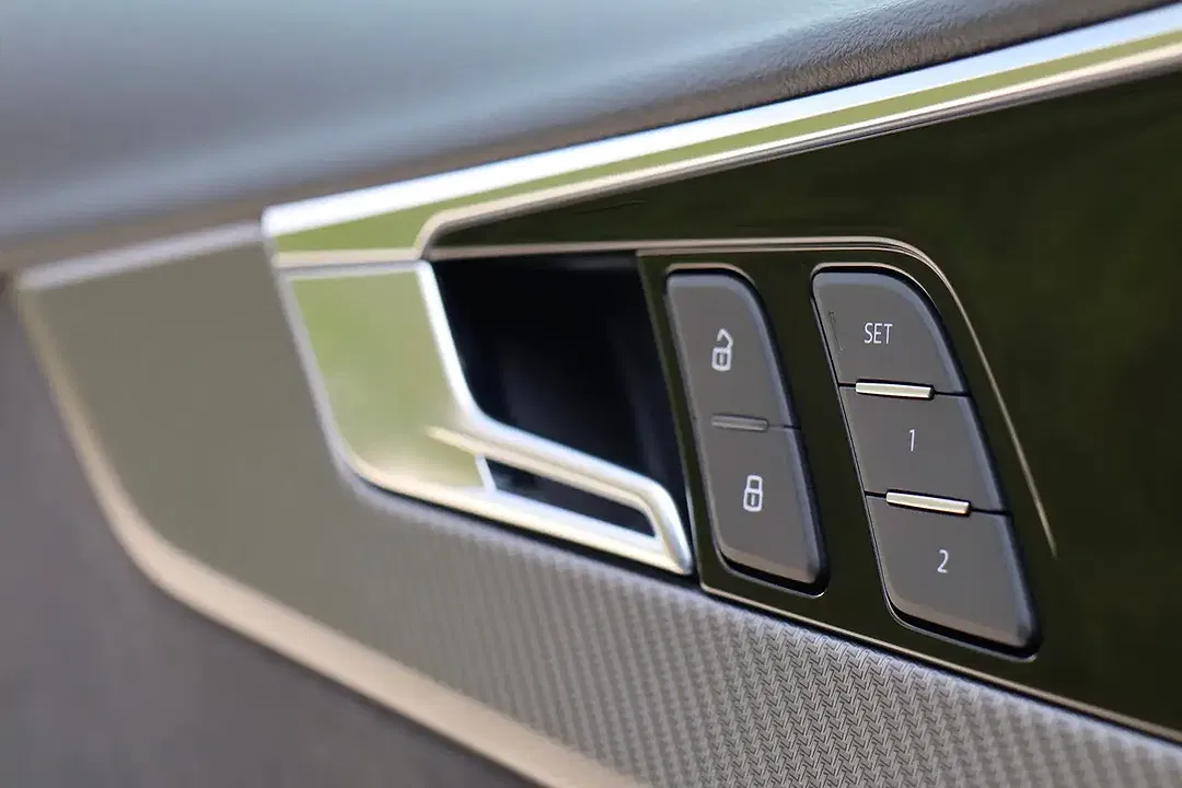 Audi RS4 - Thumbnail 18