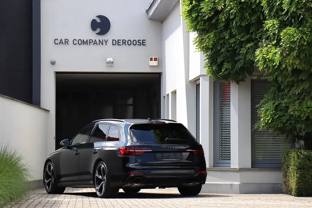 Audi RS4 - Thumbnail 3