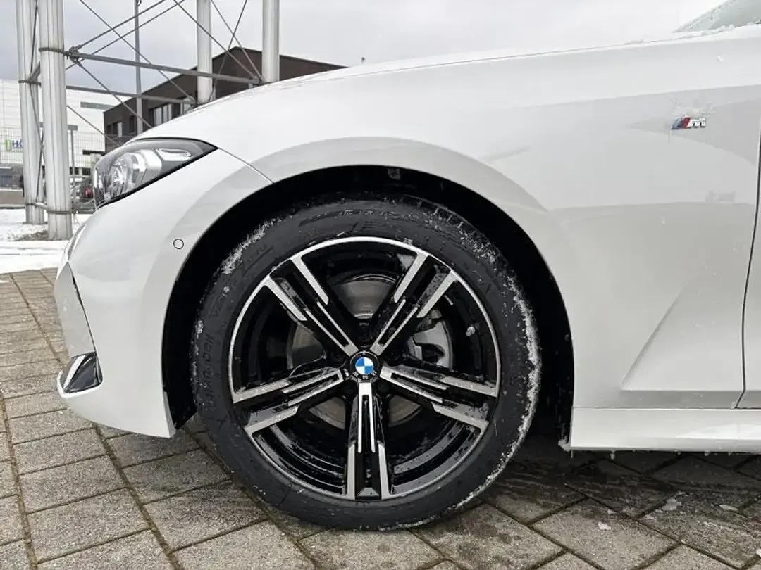 BMW 320 - Thumbnail 6