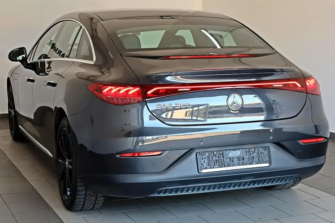 Mercedes-Benz EQE 300 - Thumbnail 8