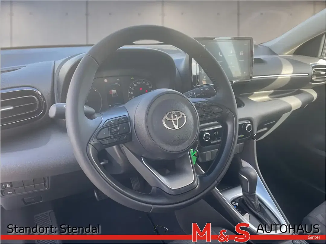 Toyota Yaris - Thumbnail 10