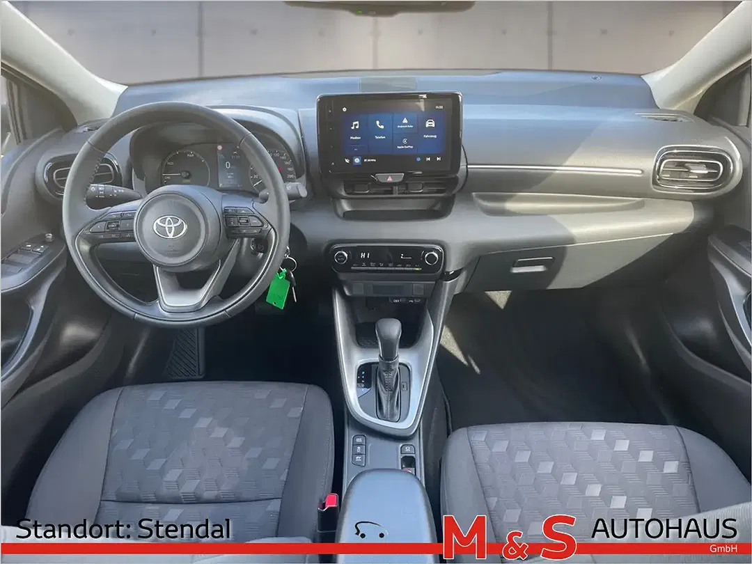 Toyota Yaris - Thumbnail 11