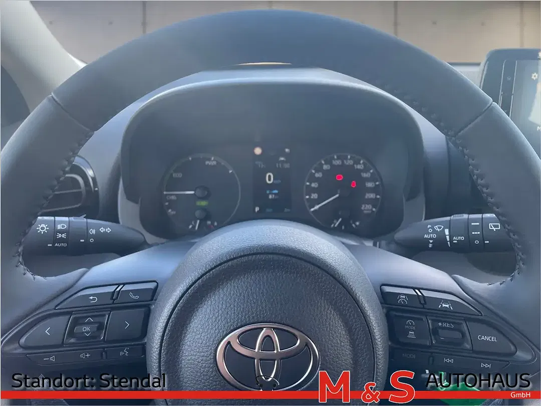 Toyota Yaris - Thumbnail 13