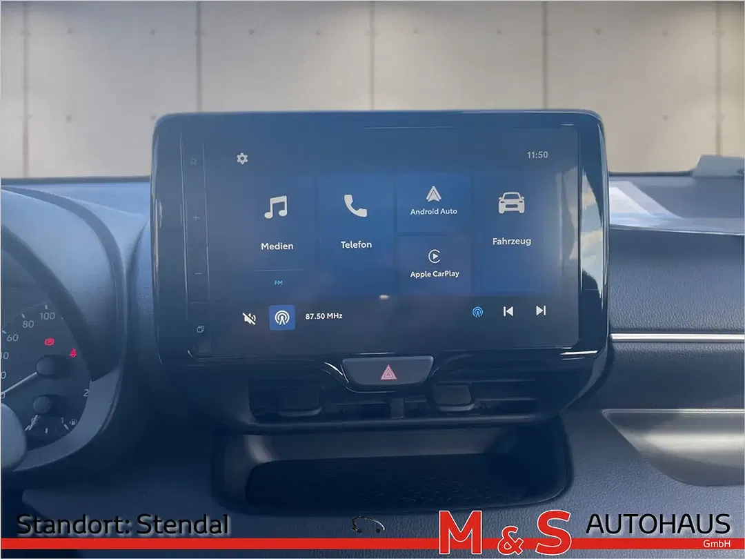 Toyota Yaris - Thumbnail 14