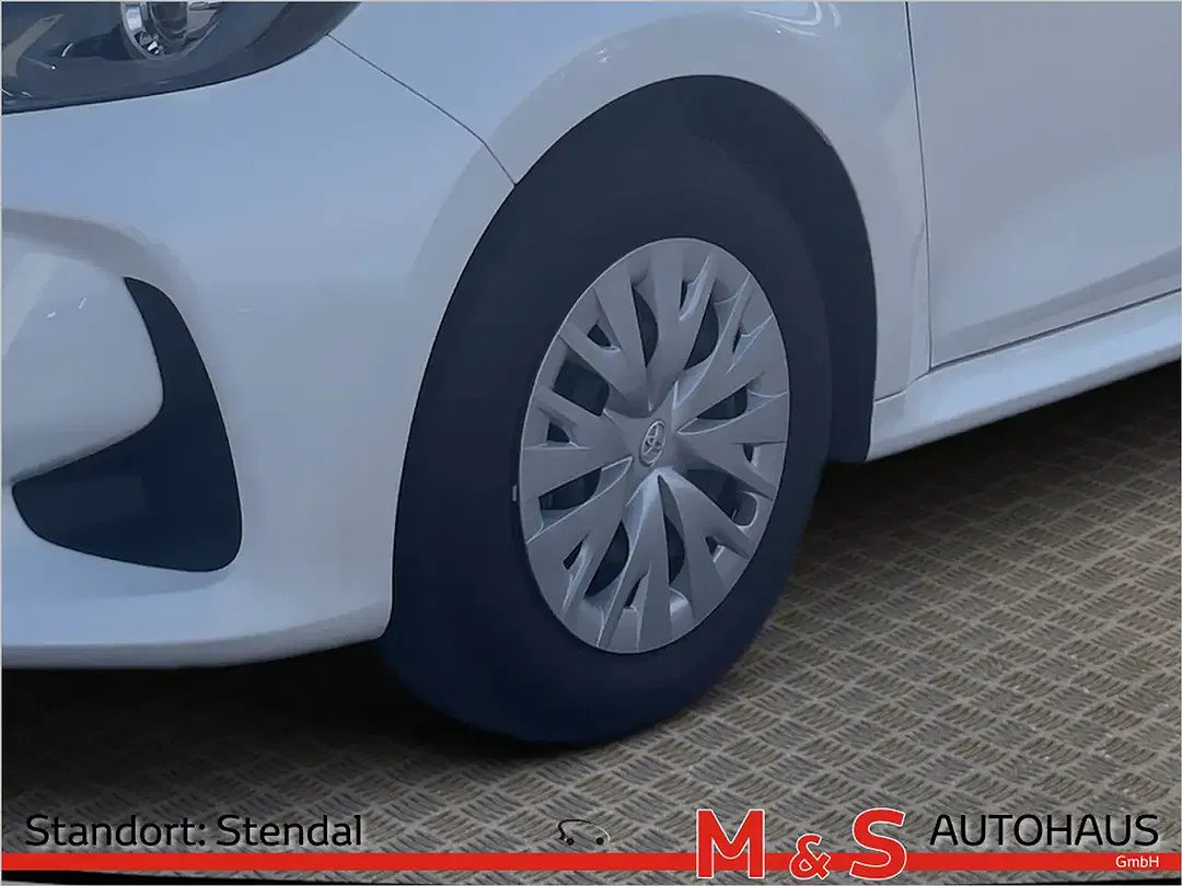 Toyota Yaris - Thumbnail 7