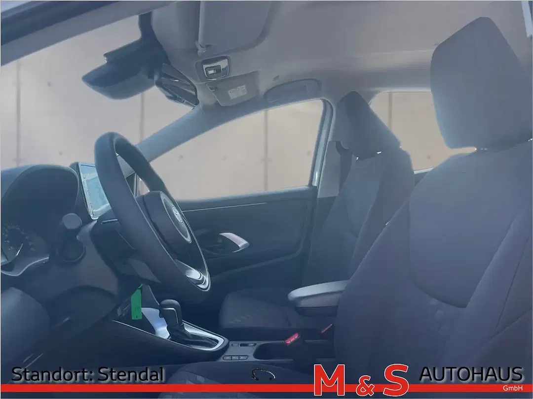 Toyota Yaris - Thumbnail 9