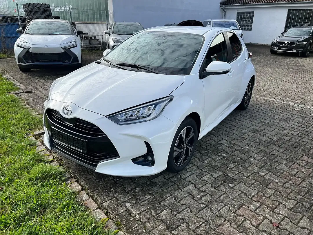 Toyota Yaris - Thumbnail 1