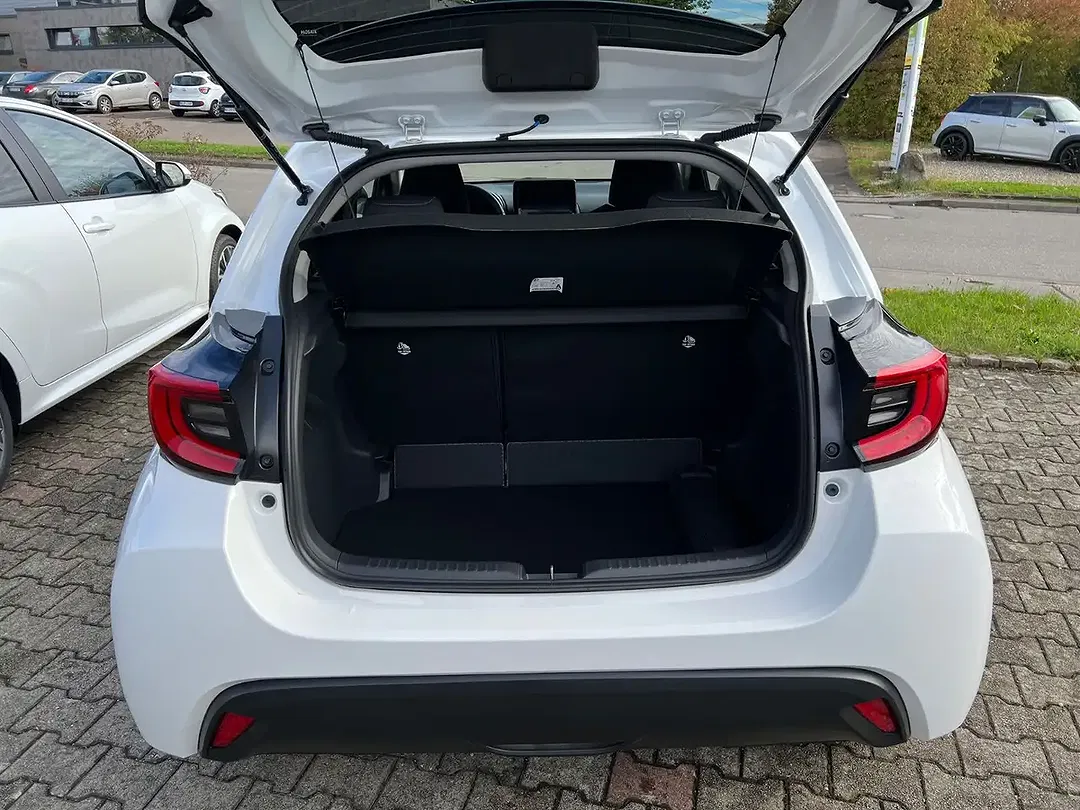 Toyota Yaris - Thumbnail 10