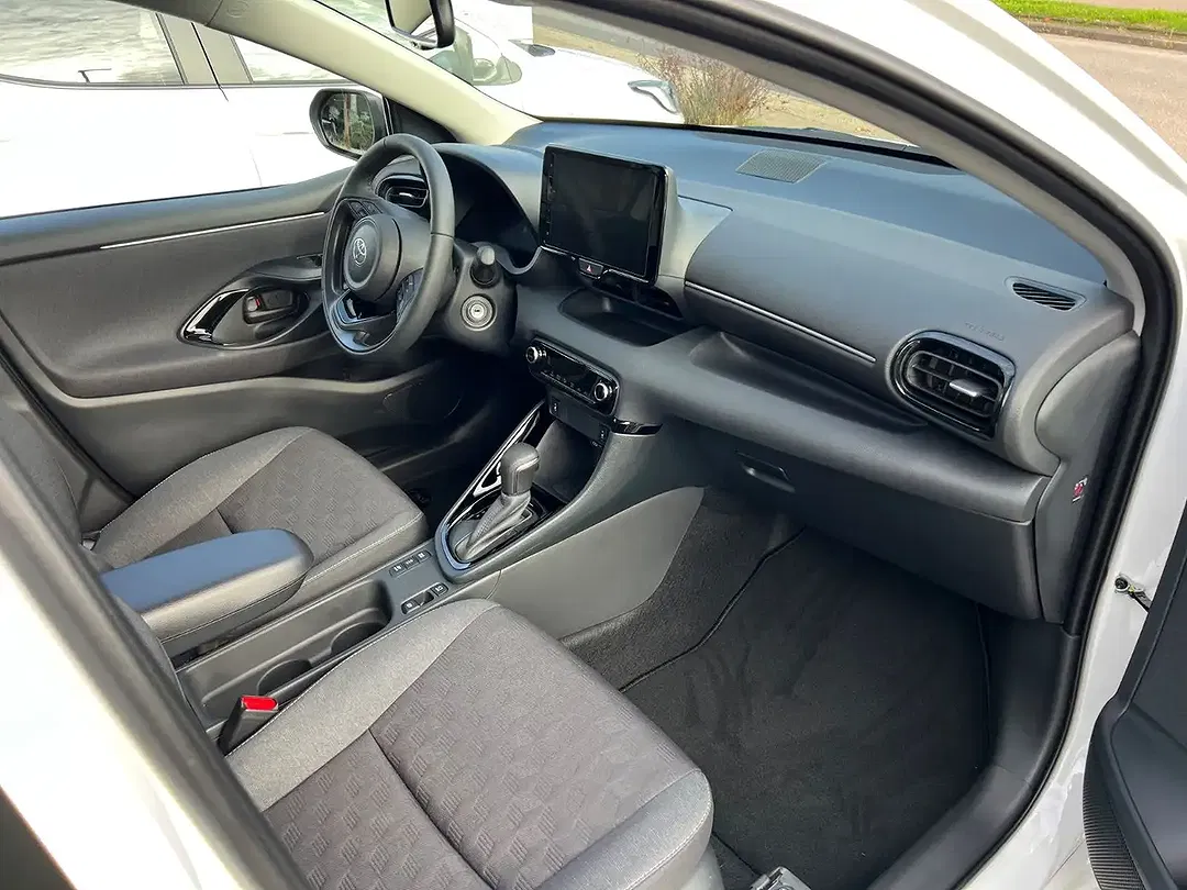 Toyota Yaris - Thumbnail 11