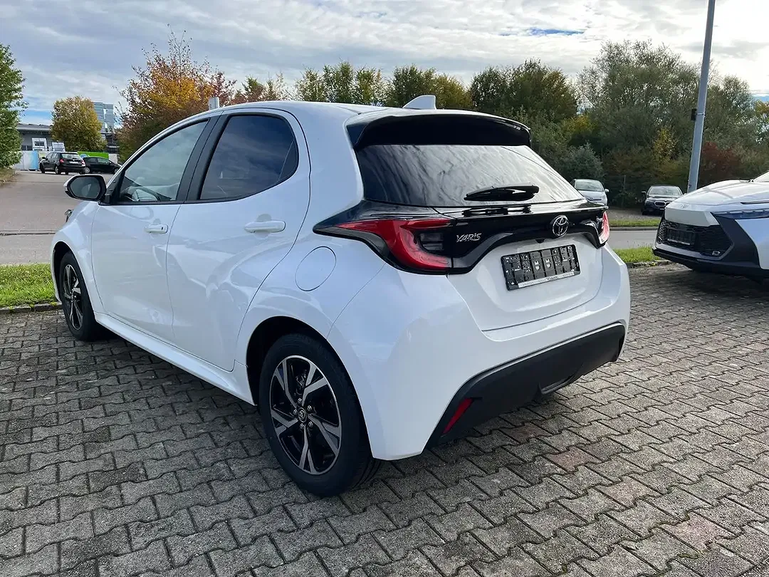 Toyota Yaris - Thumbnail 12