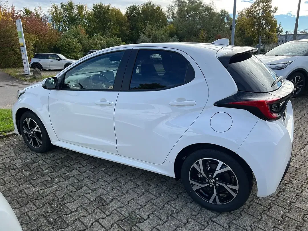 Toyota Yaris - Thumbnail 13