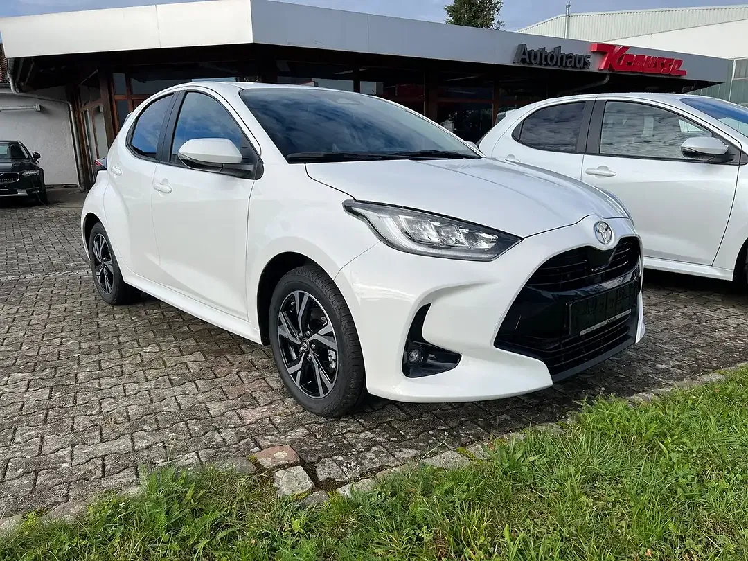 Toyota Yaris - Thumbnail 4