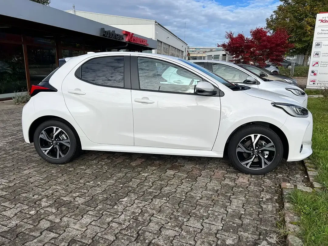 Toyota Yaris - Thumbnail 7