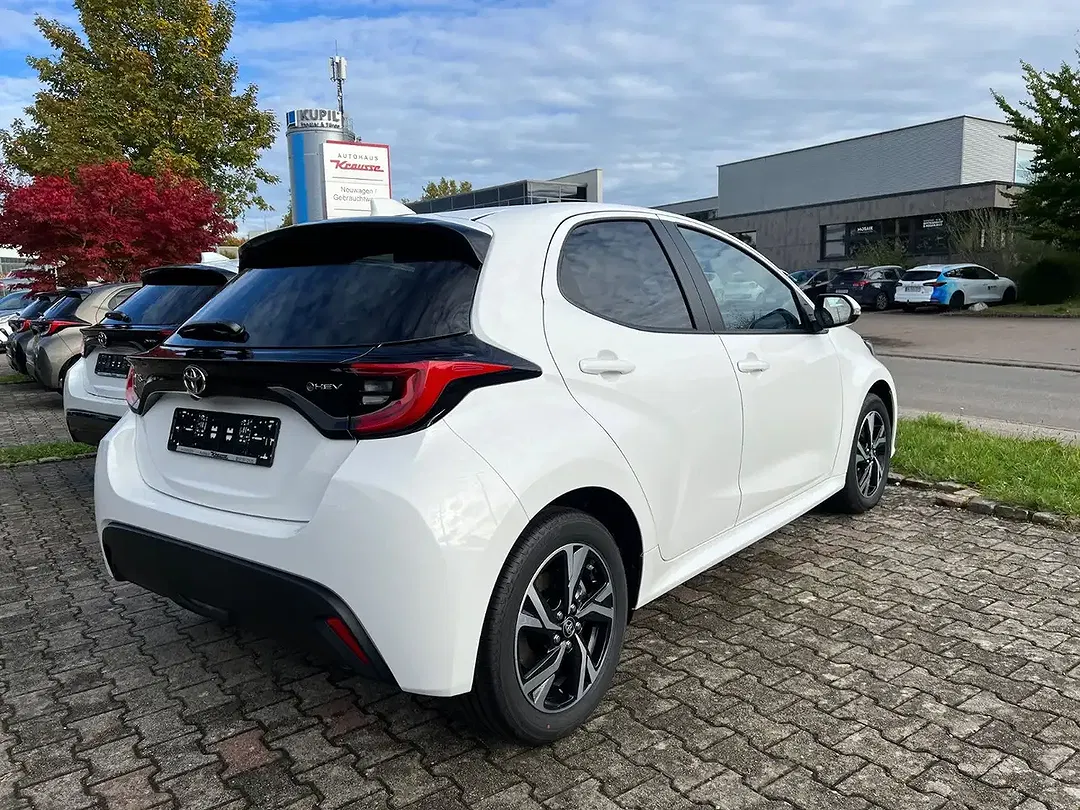 Toyota Yaris - Thumbnail 8