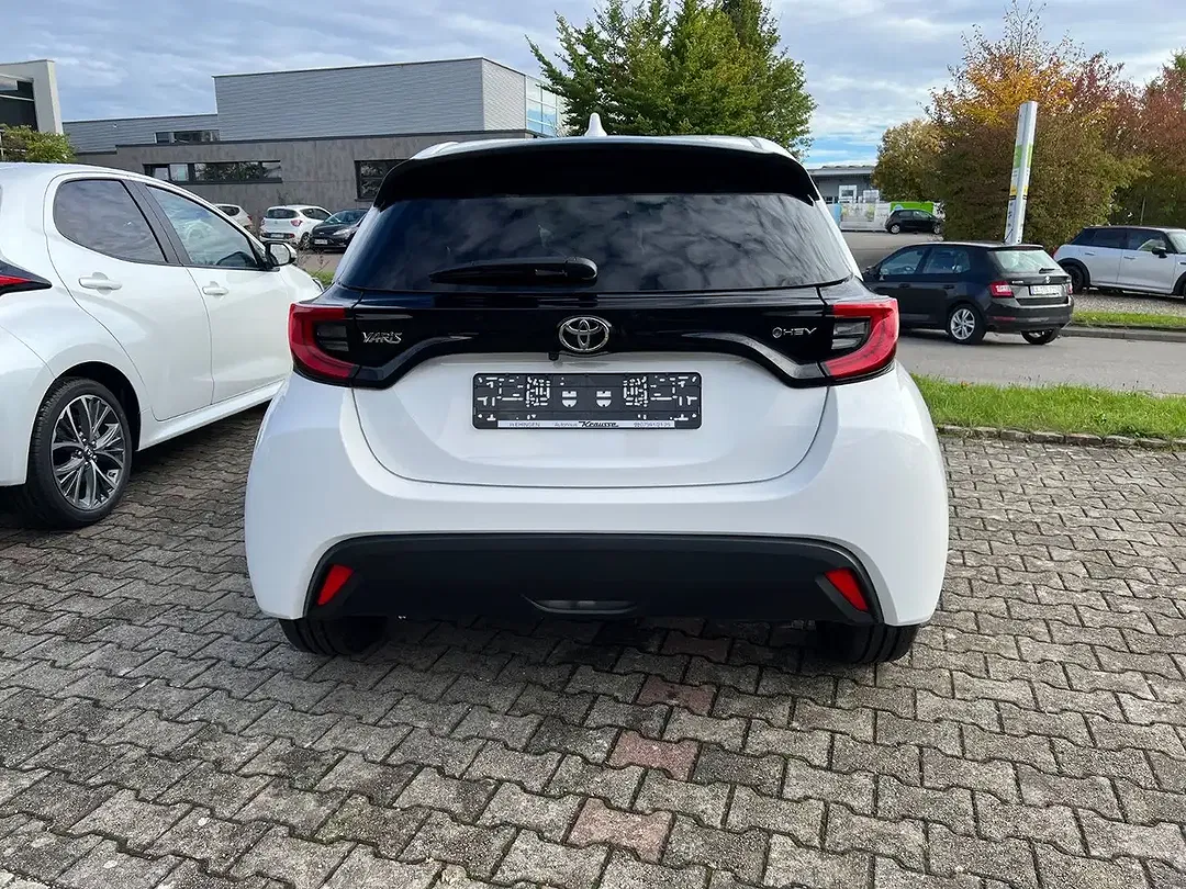 Toyota Yaris - Thumbnail 9