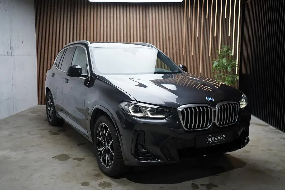BMW X3 - Thumbnail 1