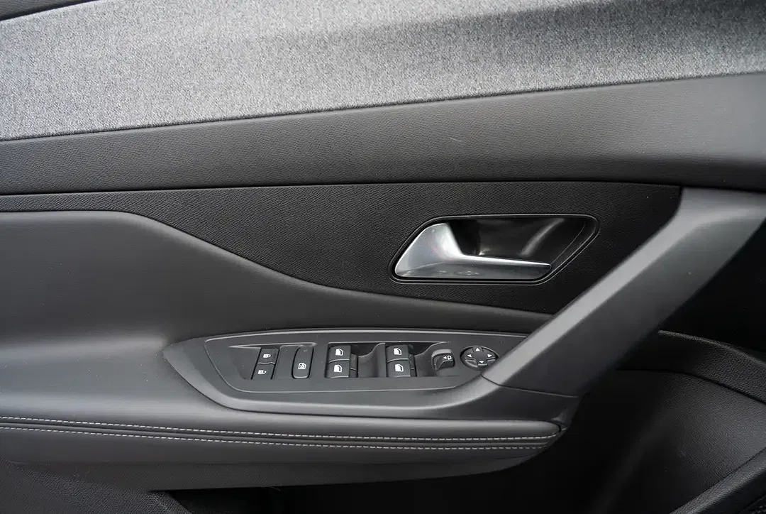 Peugeot 308 - Thumbnail 12