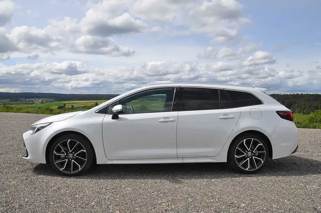 Toyota Corolla - Thumbnail 2
