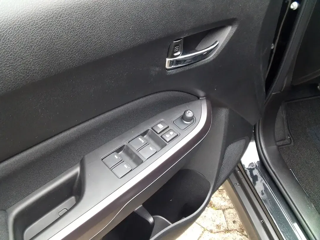 Suzuki Vitara - Thumbnail 12