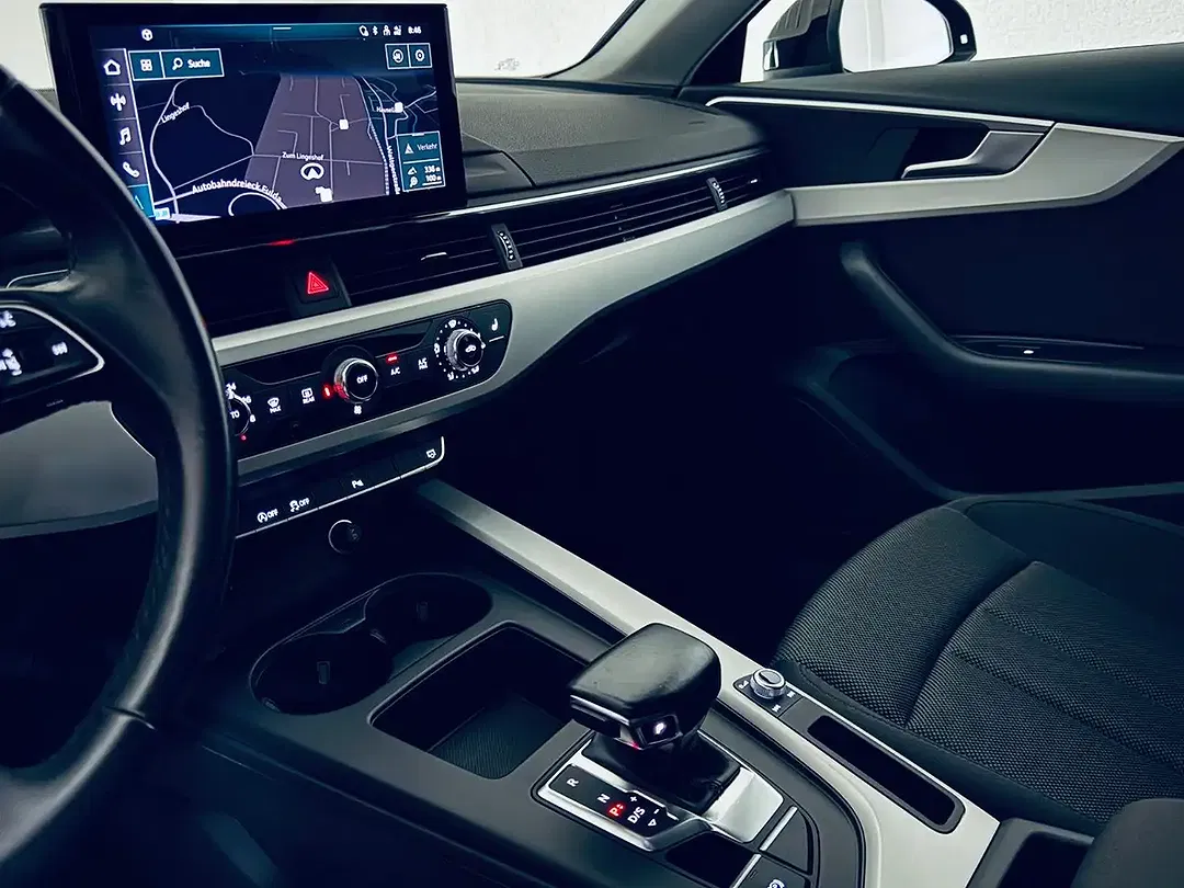 Audi A4 - Thumbnail 3
