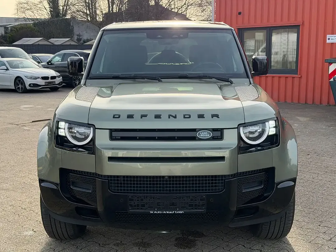 Land Rover Defender - Thumbnail 4