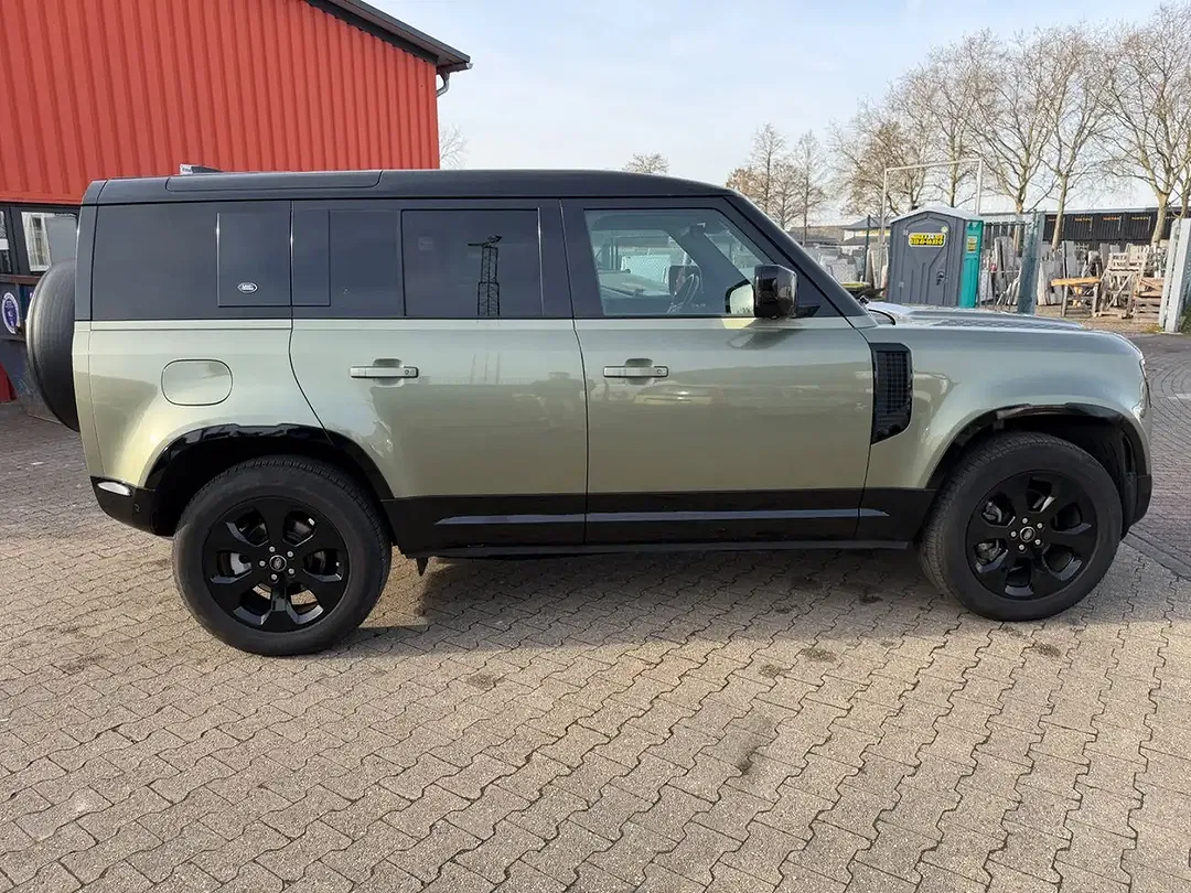 Land Rover Defender - Thumbnail 6